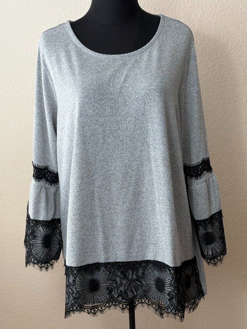 Dressbarn 1X Gray Marled Knit Tunic Top Black Eyelash Lace Bell Sleeves Plus Sz
